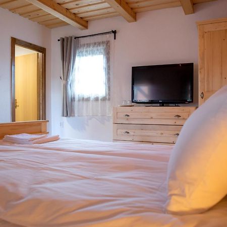 Pepi Vendeghaz - Casa De Oaspeti Pepi Joseni  Exteriör bild