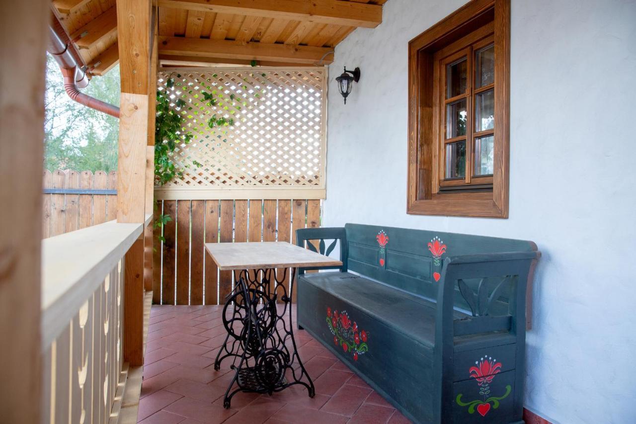 Pepi Vendeghaz - Casa De Oaspeti Pepi Joseni  Exteriör bild