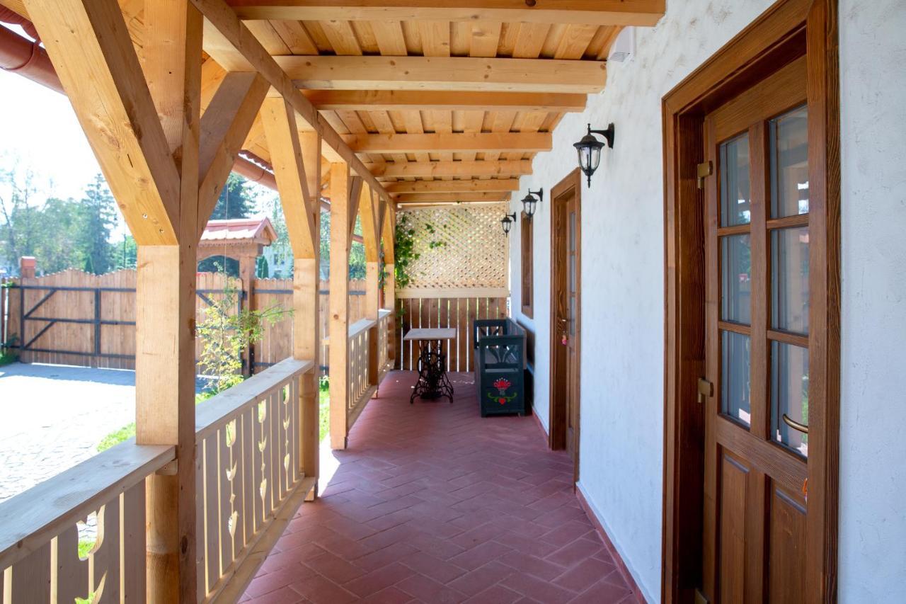 Pepi Vendeghaz - Casa De Oaspeti Pepi Joseni  Exteriör bild