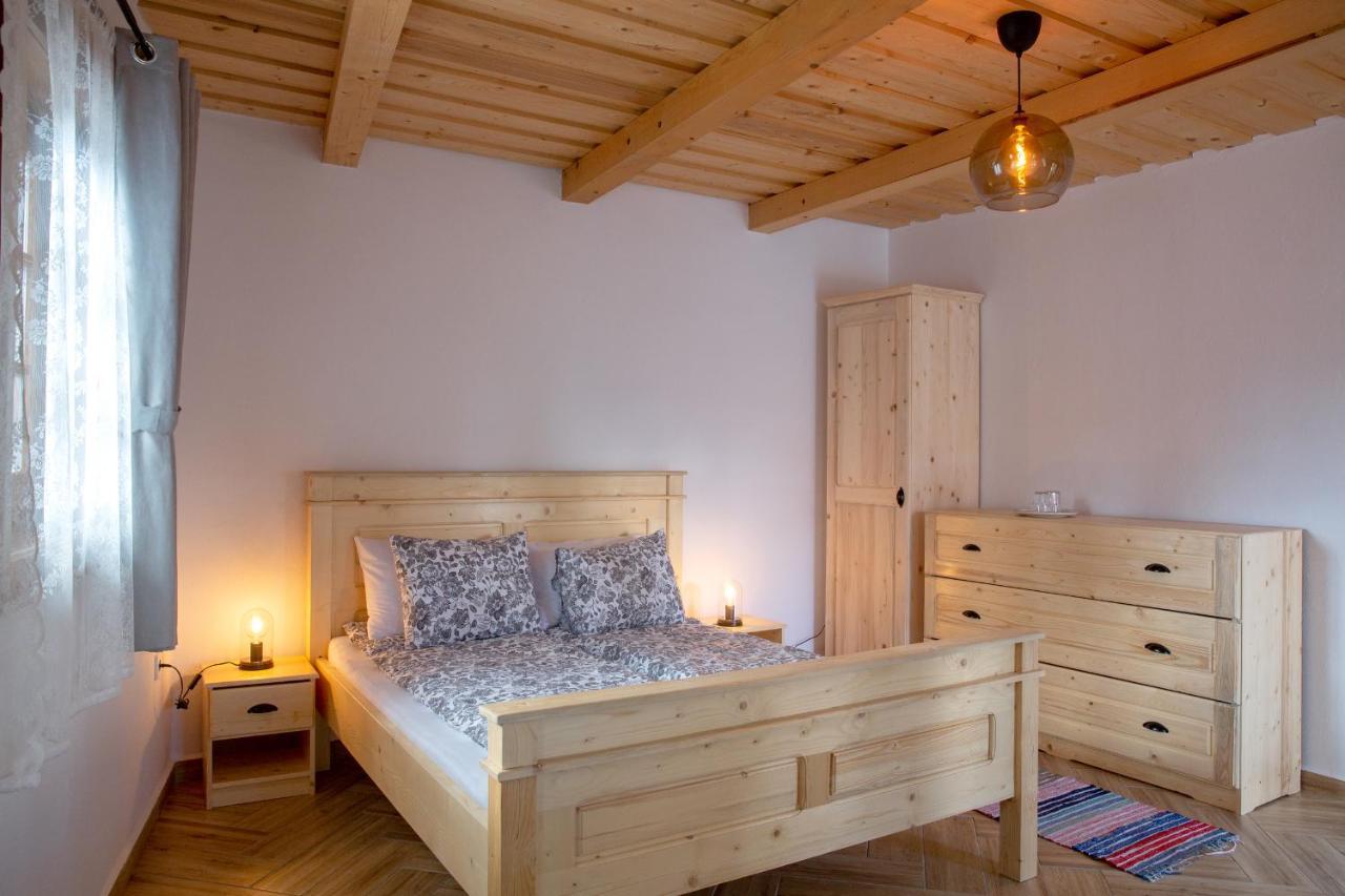 Pepi Vendeghaz - Casa De Oaspeti Pepi Joseni  Exteriör bild