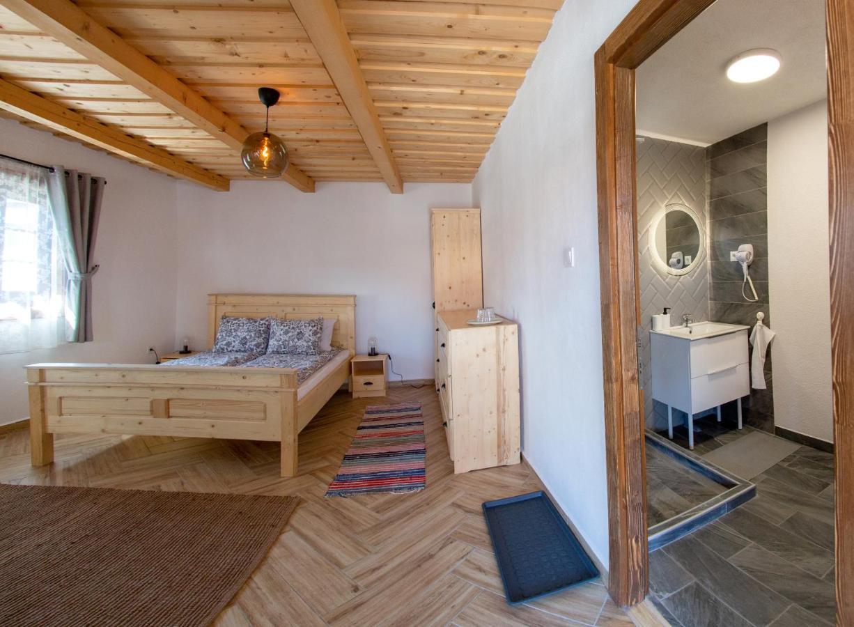 Pepi Vendeghaz - Casa De Oaspeti Pepi Joseni  Exteriör bild