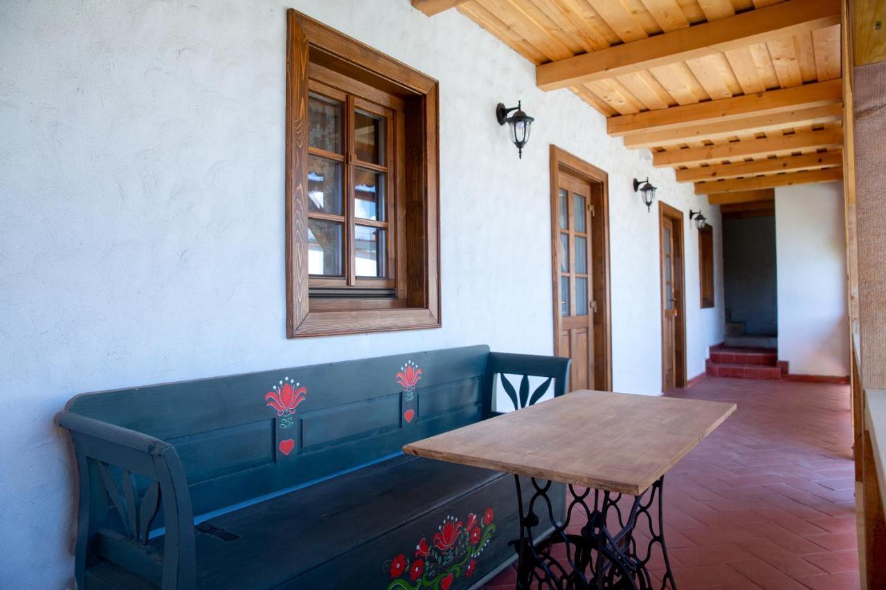 Pepi Vendeghaz - Casa De Oaspeti Pepi Joseni  Exteriör bild